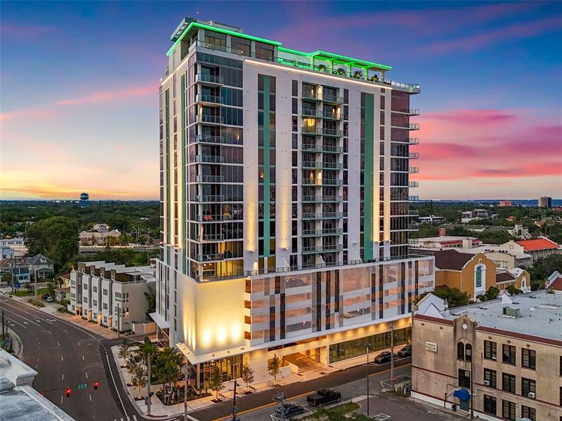 Condo located in St. Petersburg, FL showcasing its design and architecture (Image 3). Condo located in St. Petersburg, FL showcasing its design and architecture (Image 3).