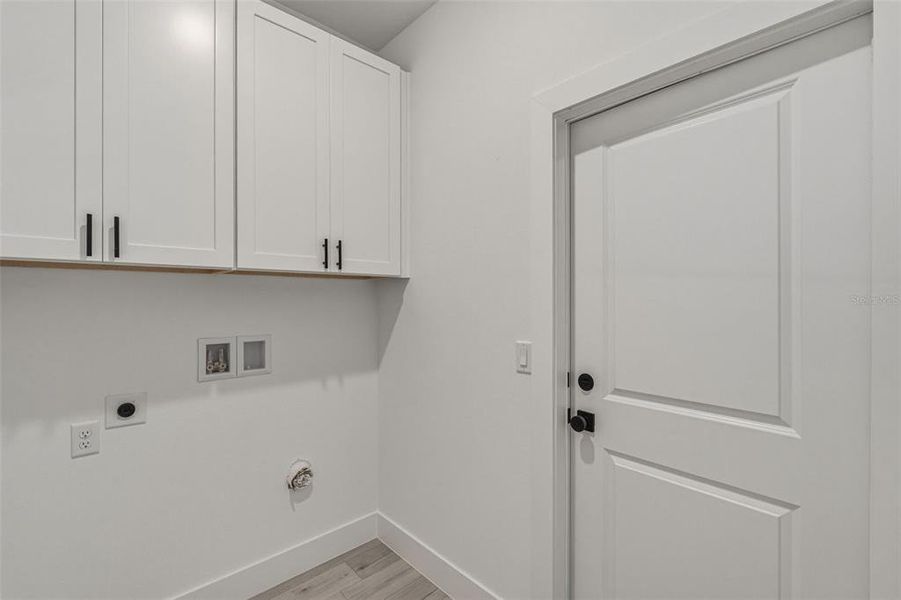 Spacious, unfurnished interior of a new home in , North Port (Image 22).