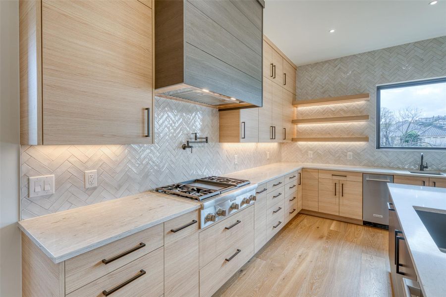 Furnished interior view inside a new home in , Horseshoe Bay (Image 10).