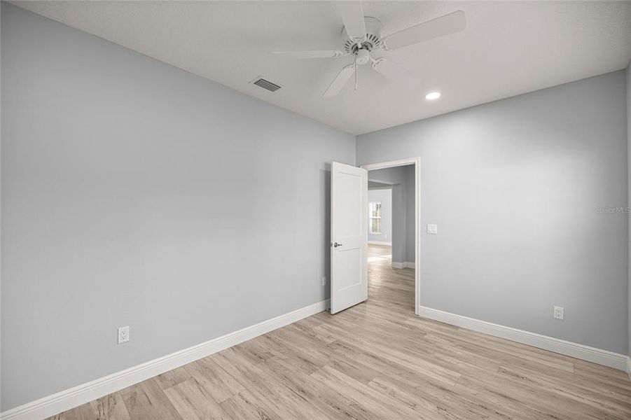 Spacious, unfurnished interior of a new home in , Ocala (Image 25).