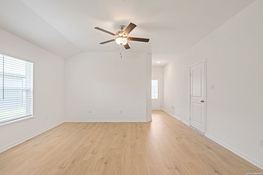 Spacious, unfurnished interior of a new home in Luckey Ranch, San Antonio (Image 24).