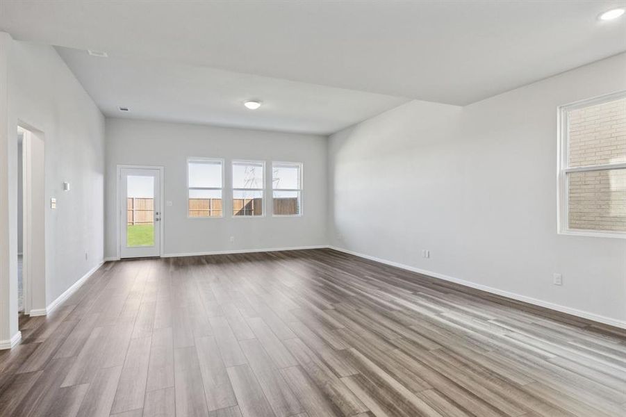 Spacious, unfurnished interior of a new home in Santorini, Seagoville (Image 18). Spacious, unfurnished interior of a new home in Santorini, Seagoville (Image 18).