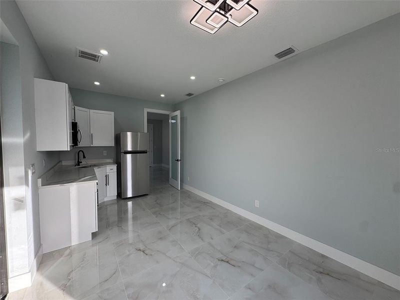 Spacious, unfurnished interior of a new home in , Port Charlotte (Image 46).