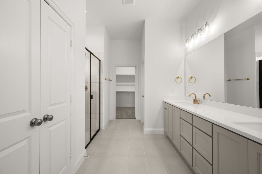 Furnished interior view inside a new home in Vista Point, Grandview (Image 10).