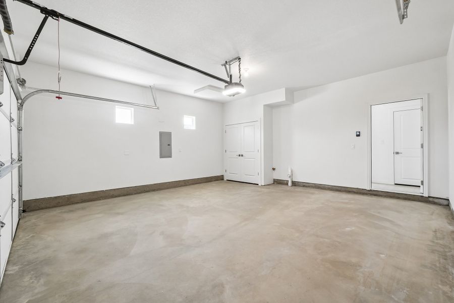 Spacious, unfurnished interior of a new home in The Vistas at West Mesa, Colorado Springs (Image 27).