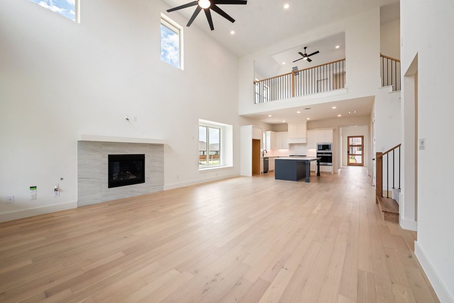 Spacious, unfurnished interior of a new home in Tavolo Park, Fort Worth (Image 27).