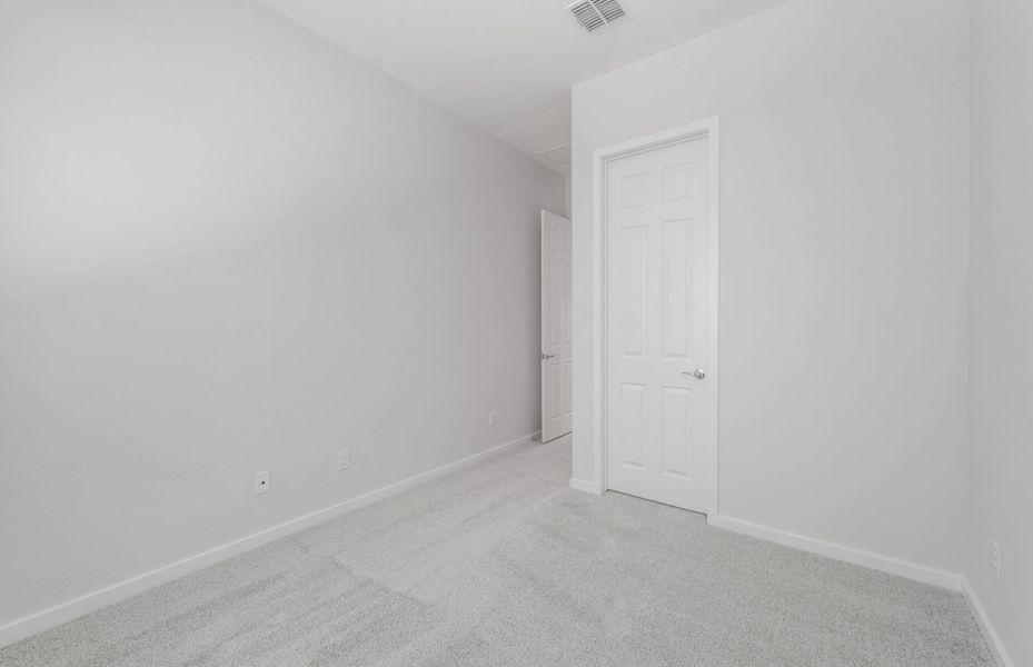 Spacious, unfurnished interior of a new home in Soleo, San Tan Valley (Image 25).