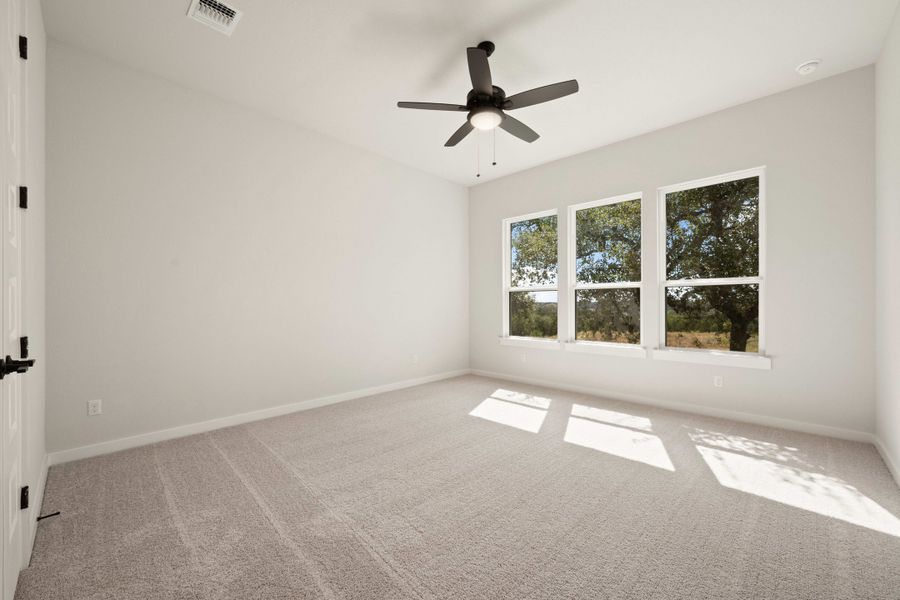 Spacious, unfurnished interior of a new home in Wolf Ranch, Georgetown (Image 40).