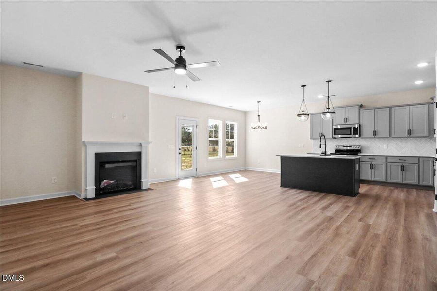 18-104 Hudson Vlg Dr-18