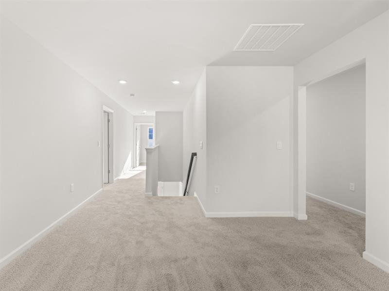 Spacious, unfurnished interior of a new home in Falcon Landing, Gainesville (Image 13).