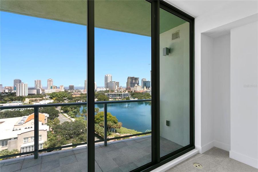 Exterior details and patio area of a home in , St. Petersburg (Image 28).