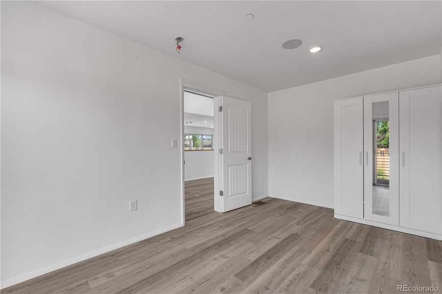 Spacious, unfurnished interior of a new home in , Aurora (Image 12).