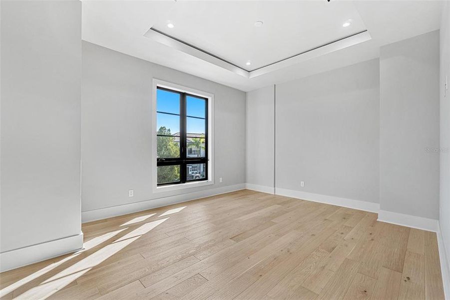 Spacious, unfurnished interior of a new home in , Tampa (Image 29).