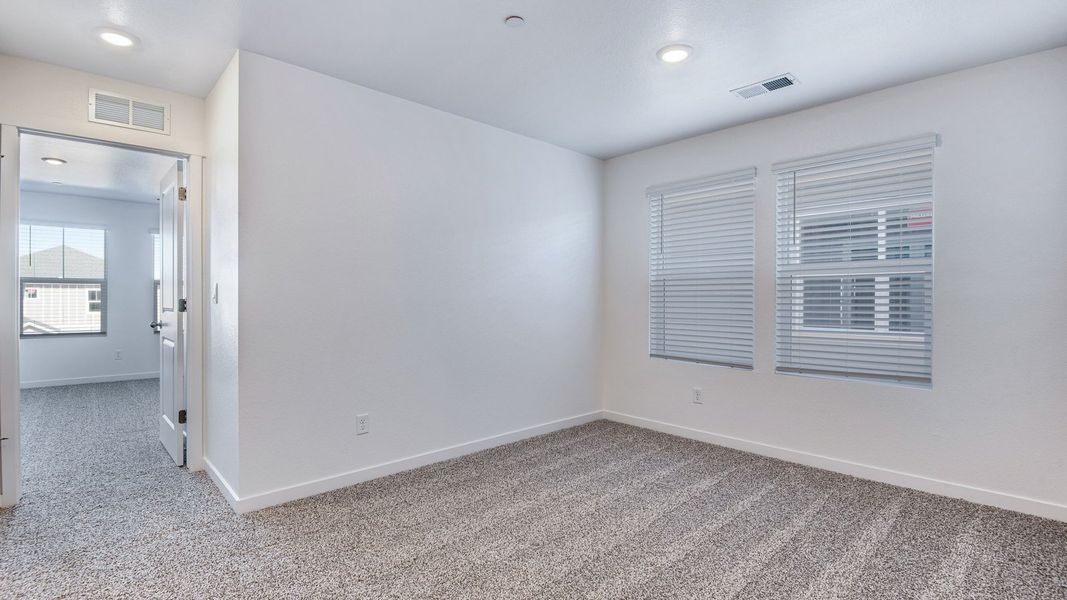 Spacious, unfurnished interior of a new home in Settlers Crossing, Commerce City (Image 20).