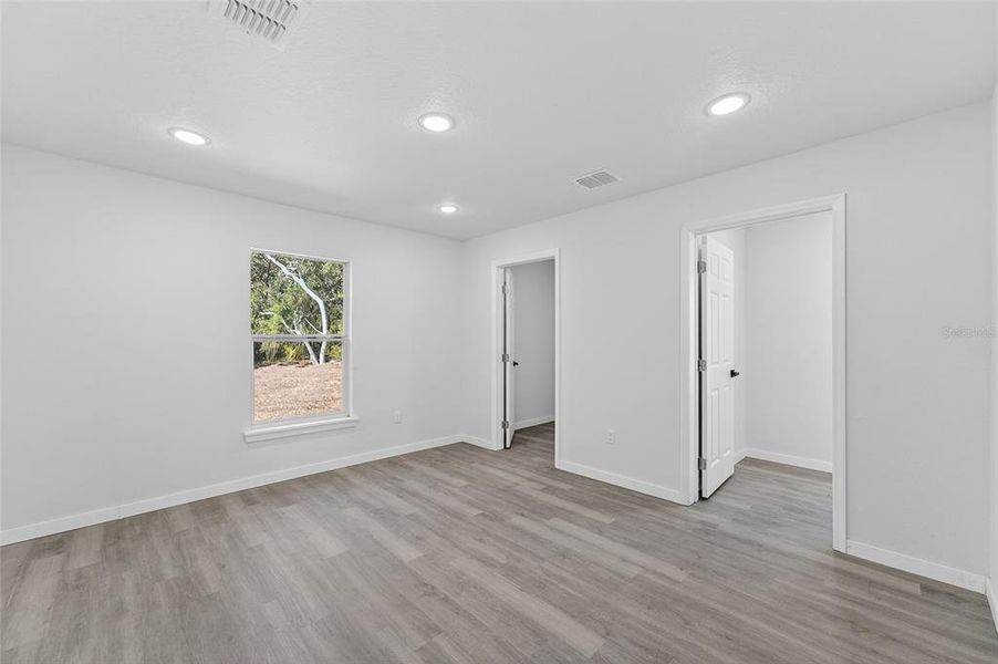 Spacious, unfurnished interior of a new home in , Ocklawaha (Image 11).