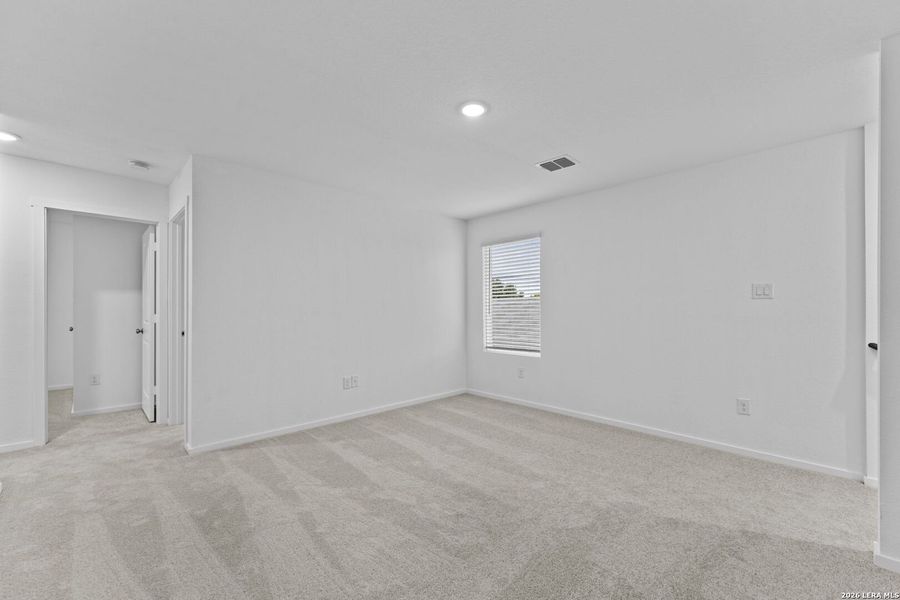 Spacious, unfurnished interior of a new home in Espada, San Antonio (Image 10).