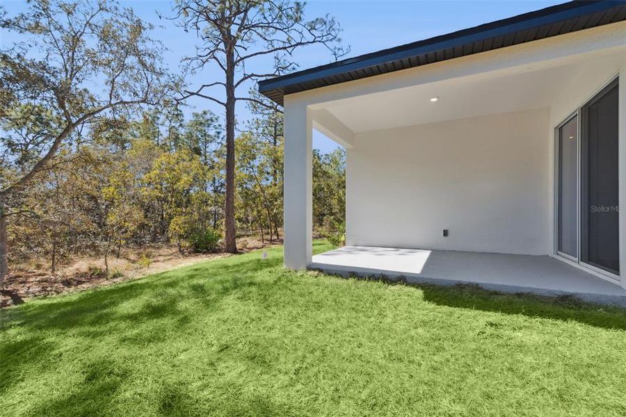 Exterior details and patio area of a home in , Homosassa (Image 4).