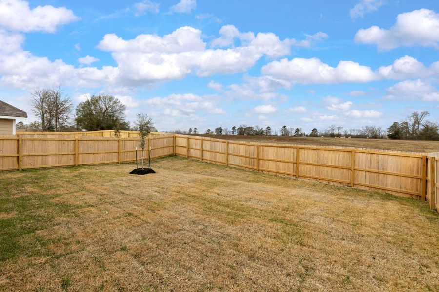Exterior details and patio area of a home in , Huntsville (Image 24).
