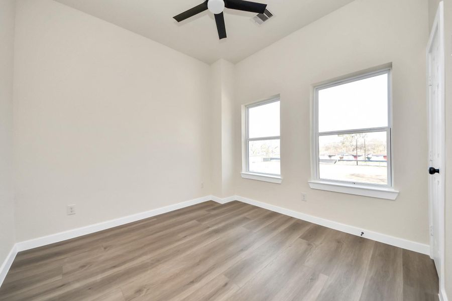 Spacious, unfurnished interior of a new home in , Houston (Image 23).