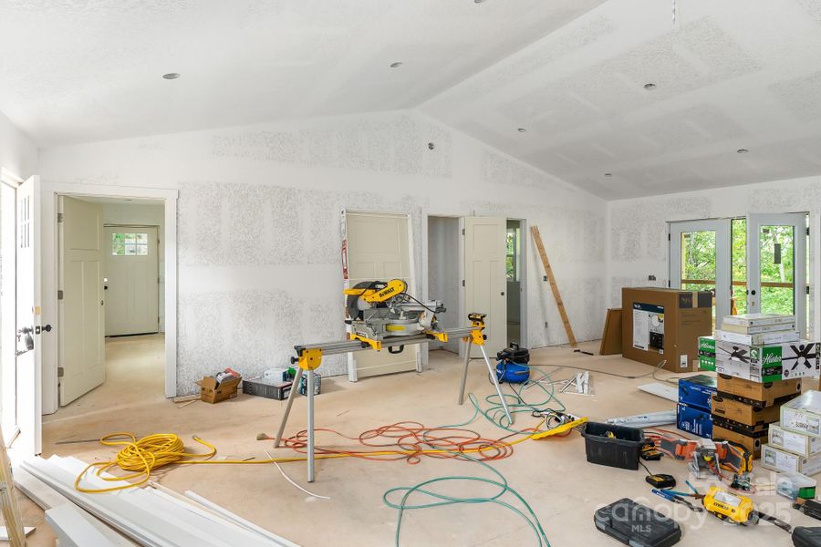 Image 10 of a home in .