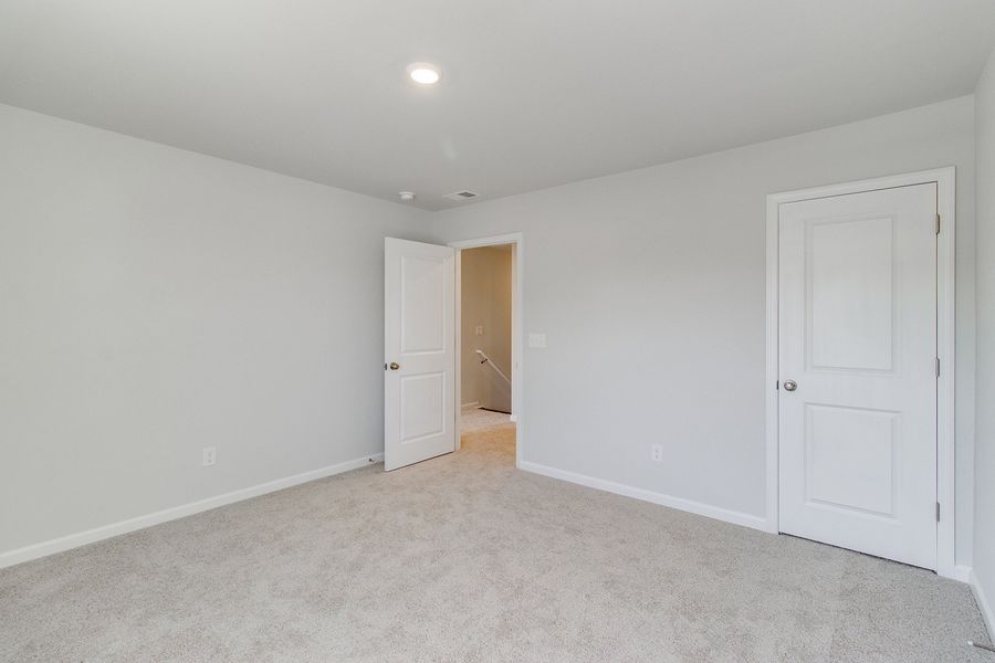 Spacious, unfurnished interior of a new home in Bluefield, Lexington (Image 28).