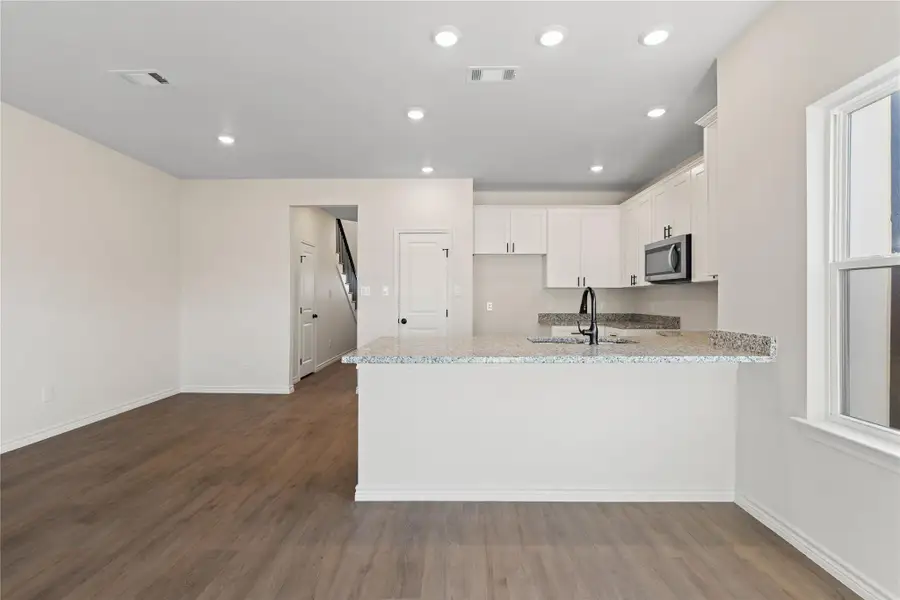 An oversized peninsula island offering ample prep room and seating potential.