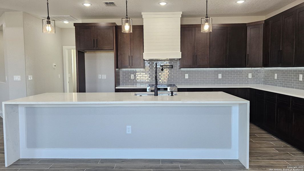 Furnished interior view inside a new home in , La Vernia (Image 8).