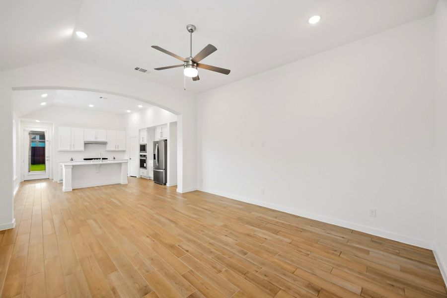 Spacious, unfurnished interior of a new home in Meridiana, Iowa Colony (Image 24).