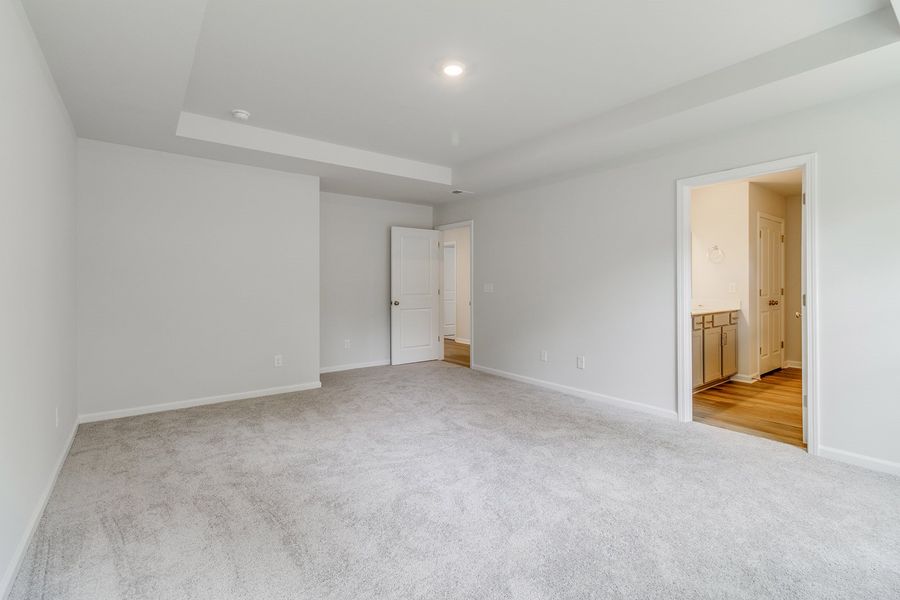 Spacious, unfurnished interior of a new home in Bluefield, Lexington (Image 22).