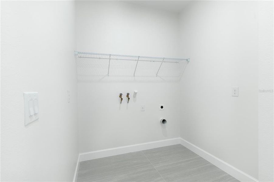 Spacious, unfurnished interior of a new home in , North Port (Image 13).