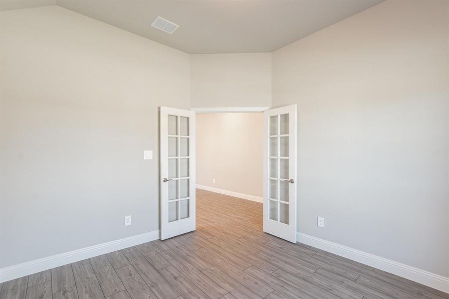 Spacious, unfurnished interior of a new home in Cole Crossing Estates, DeSoto (Image 24).