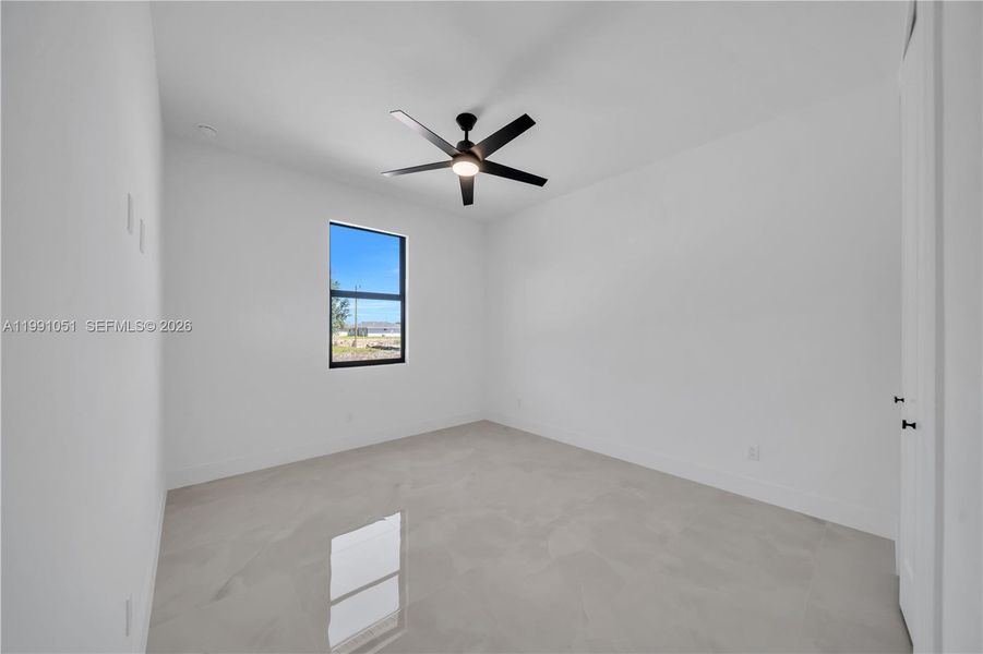 Spacious, unfurnished interior of a new home in , Lehigh Acres (Image 24).
