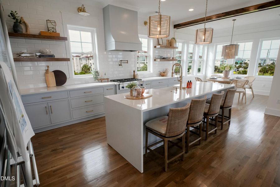 6CapeLn_Staged_1Kitchen