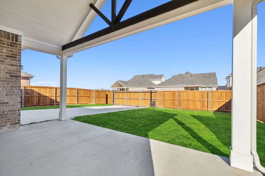 Exterior details and patio area of a home in Dove Hollow, Waxahachie (Image 4).