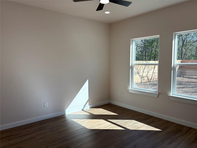 Unfurnished room with dark wood-style flooring, a ceiling fan, and recessed lighting