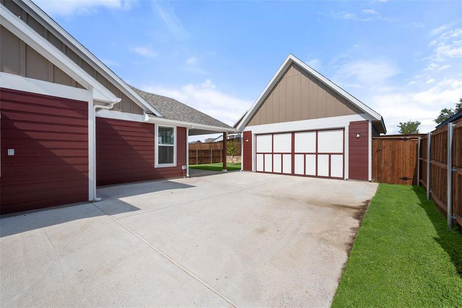 Detached garage