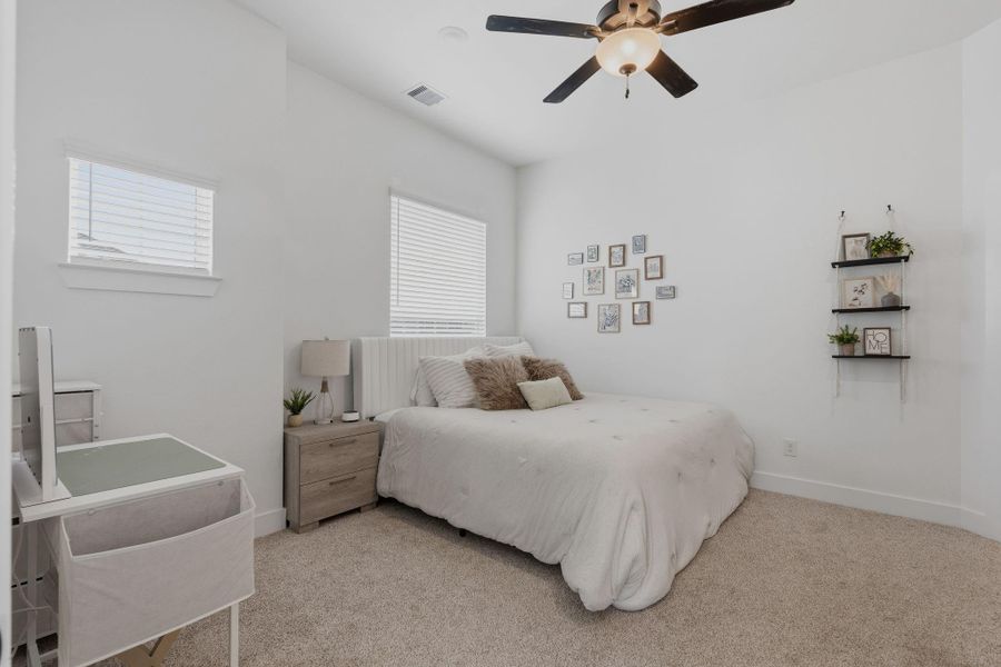 Natural light and neutral colors are so welcoming.