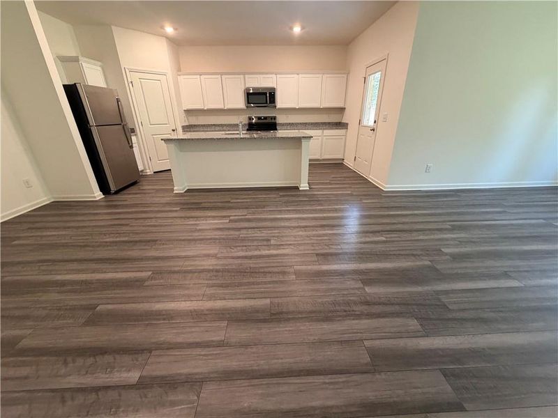 Spacious, unfurnished interior of a new home in Kendall Grove, McDonough (Image 6).