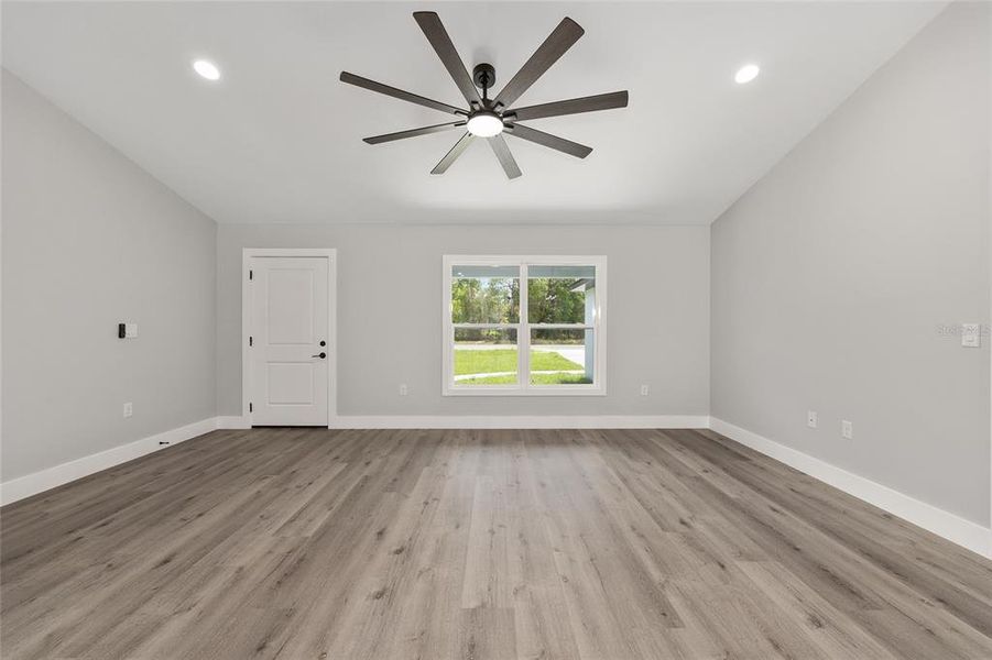 Spacious, unfurnished interior of a new home in , Ocklawaha (Image 15).
