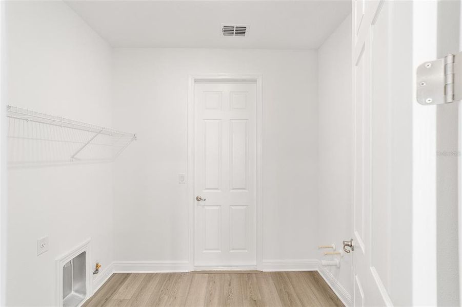 Spacious, unfurnished interior of a new home in , Ocala (Image 14).