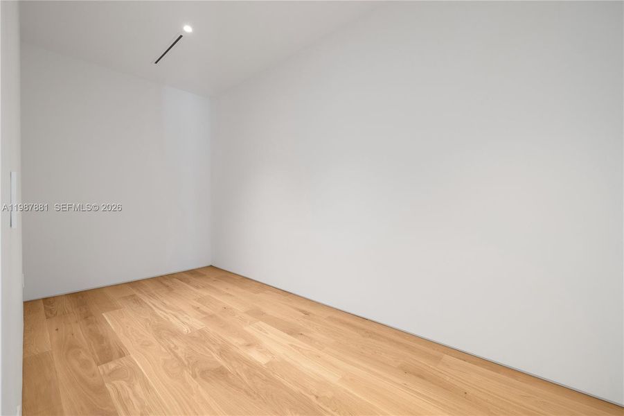 Spacious, unfurnished interior of a new home in , Miami (Image 27).