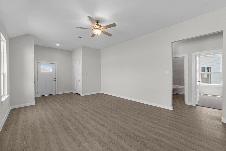 Spacious, unfurnished interior of a new home in Lexington Heights, Willis (Image 19).