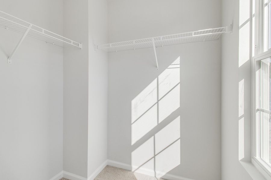 Spacious, unfurnished interior of a new home in Bluefield, Lexington (Image 29).