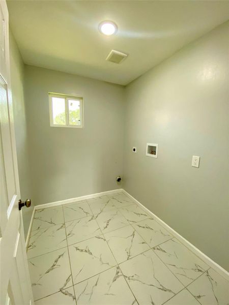 Spacious, unfurnished interior of a new home in , Cleveland (Image 8).