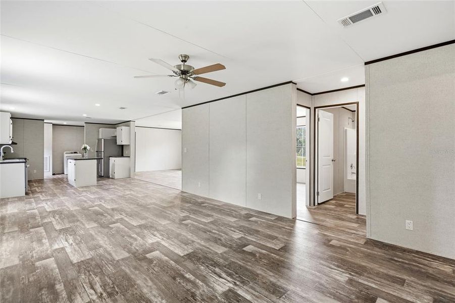 Spacious, unfurnished interior of a new home in , Okeechobee (Image 11).