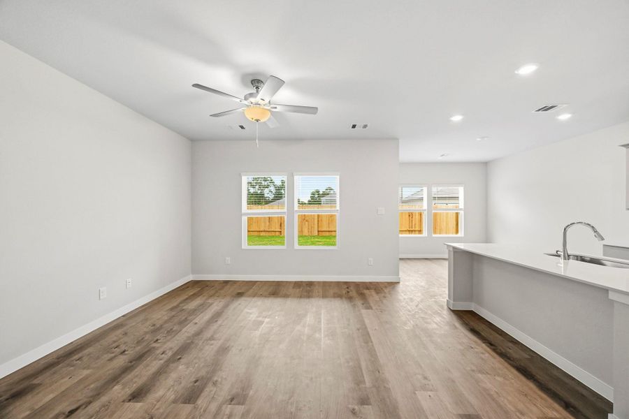 Spacious, unfurnished interior of a new home in Crockett Meadows, Conroe (Image 22).
