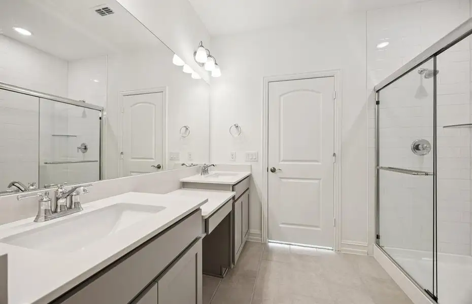 Owner's bath with great cabinet space