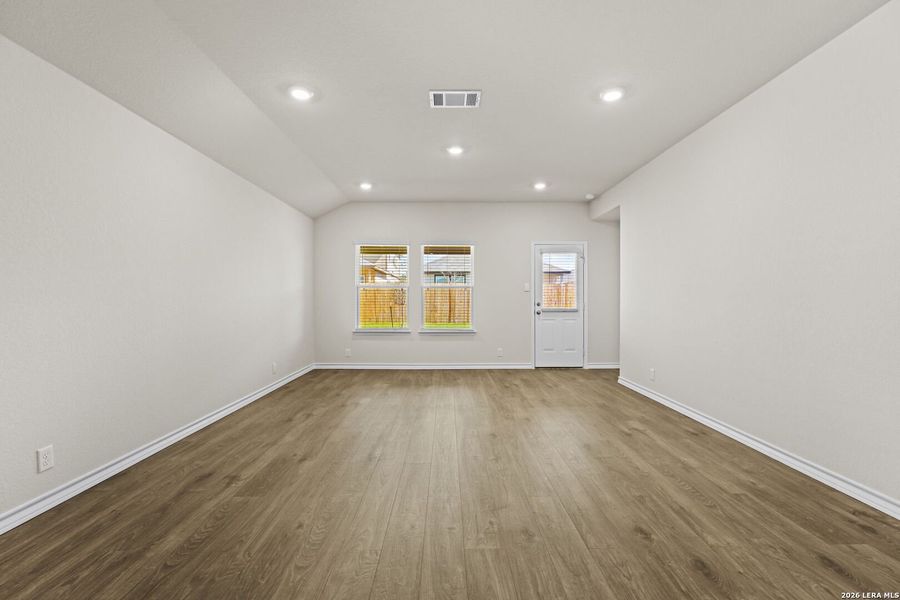Spacious, unfurnished interior of a new home in Brookstone Creek, San Antonio (Image 15).