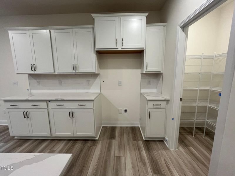 Kitchen/with Tile Backsplash