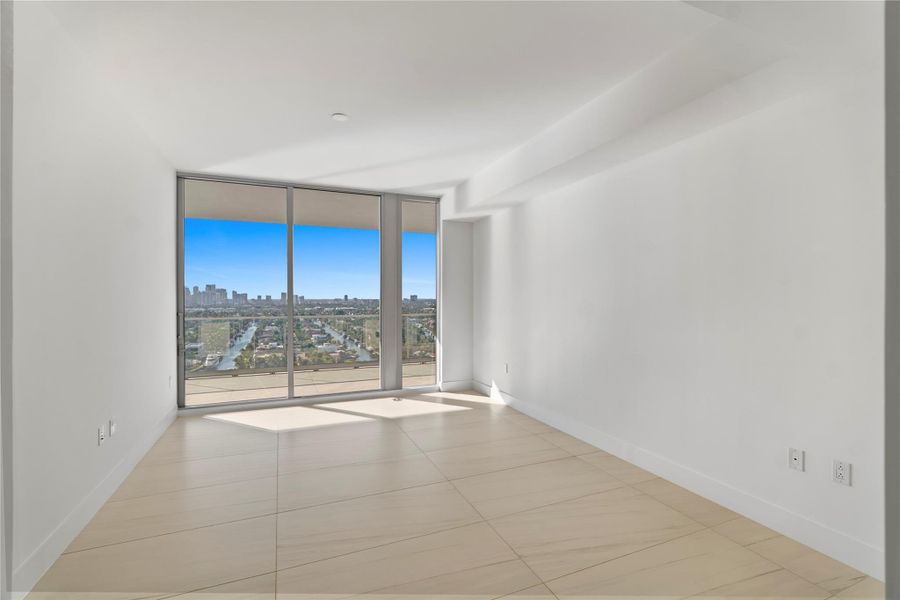 Spacious, unfurnished interior of a new home in , Fort Lauderdale (Image 13).